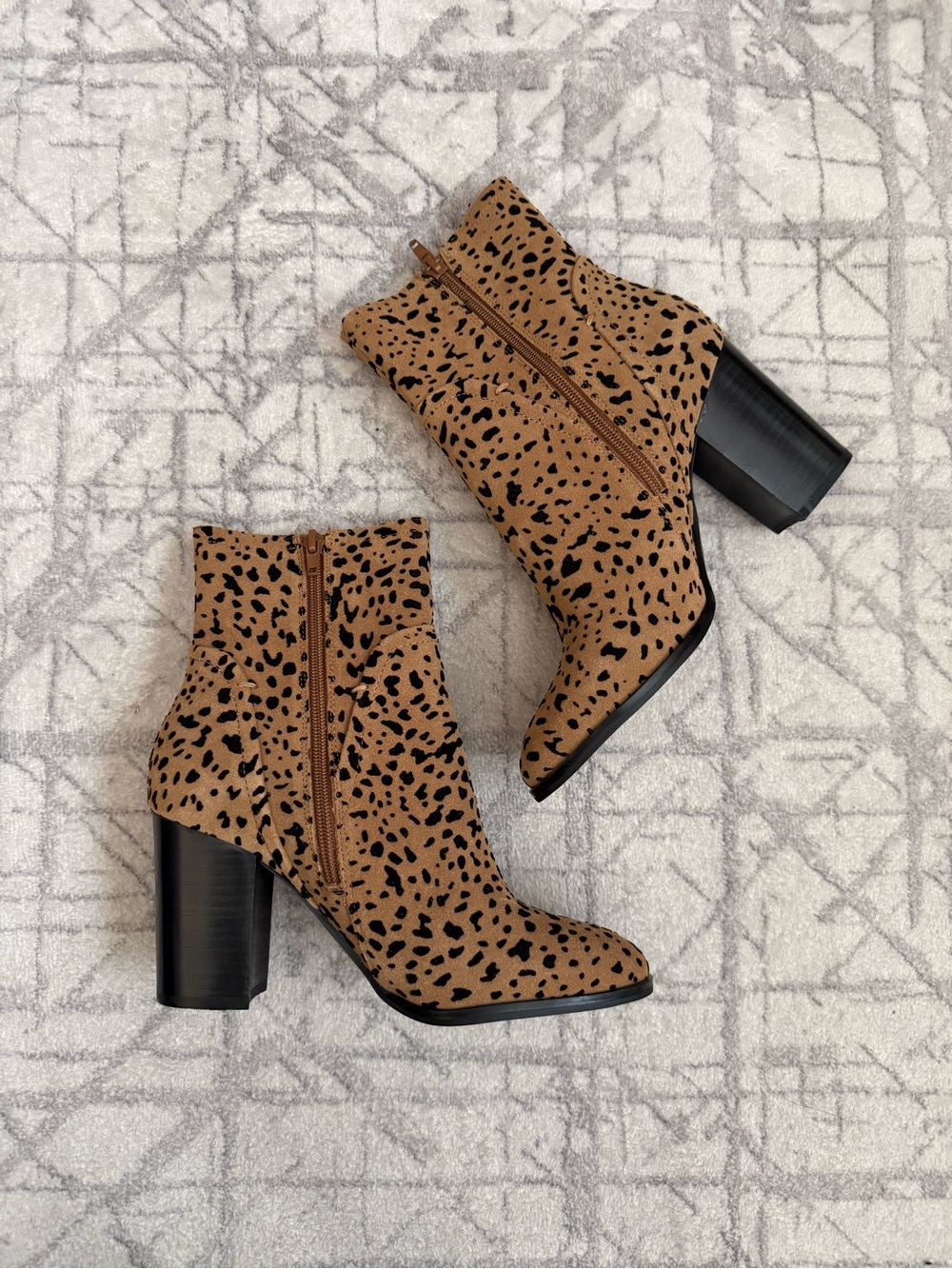 Gibson & Latimer Leopard Print Block Heel Booties Size 8 Western Boho Chic - Picture 5 of 9